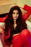 Divyansha Kaushik Pictures